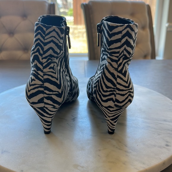 Kenneth Cole Reaction Mix Animal Print Kick Bit Booties - Picture 5 of 10